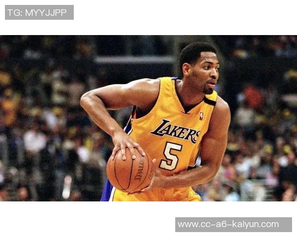 霍里谈科比传球哲学强调赢得信任是关键因素