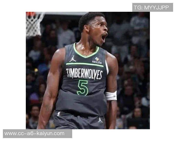 爱德华兹半场表现出色11投5中三分球命中率提升助力球队拿下17分4板1助